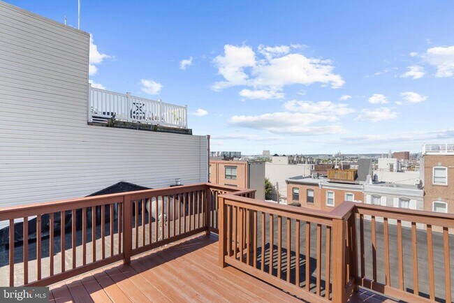 Building Photo - 1005 Baylis St