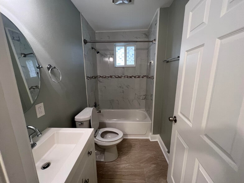 Bathroom - 1344 Harrison Ave