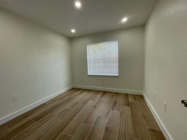 Building Photo - 12472 SW 44th Ct