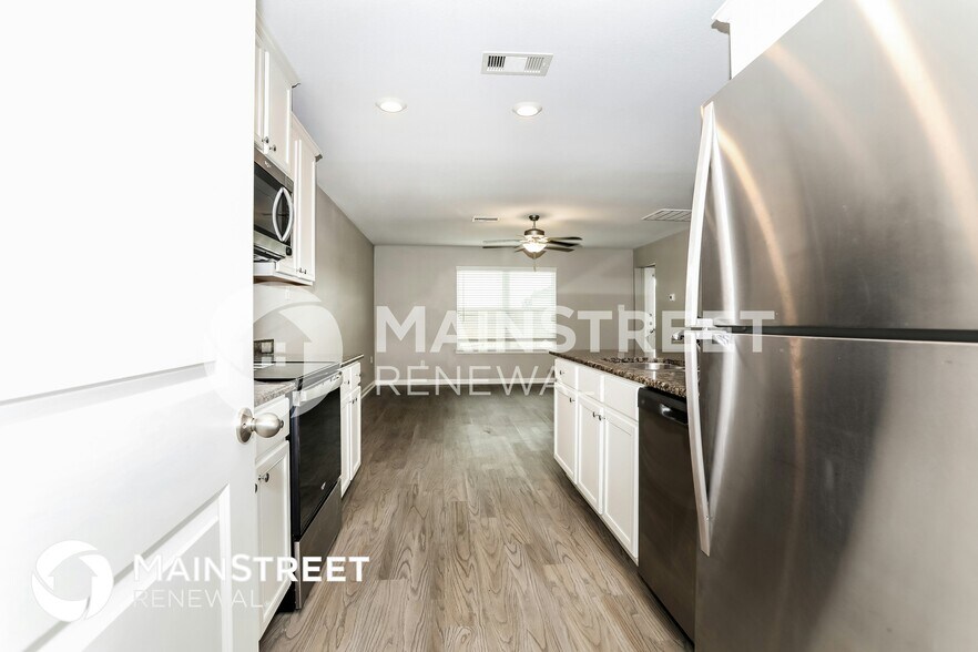 Building Photo - 25208 Dickens Dr