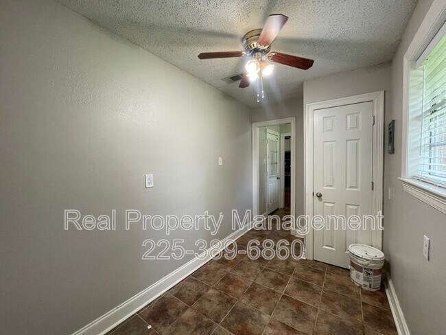 Building Photo - 275 W Chalfont Dr
