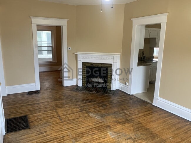 Building Photo - 1327 Jefferson Ave SE