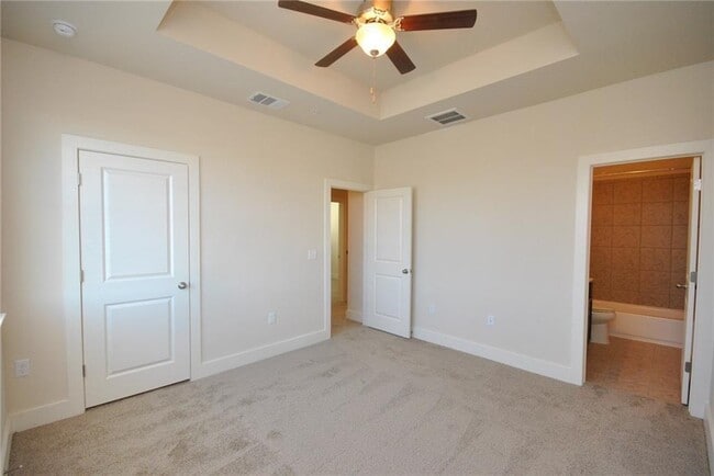 Building Photo - 2222 Creekside Ln