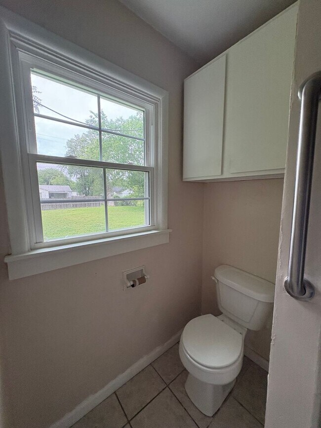 Building Photo - 3 bedroom 1 bath