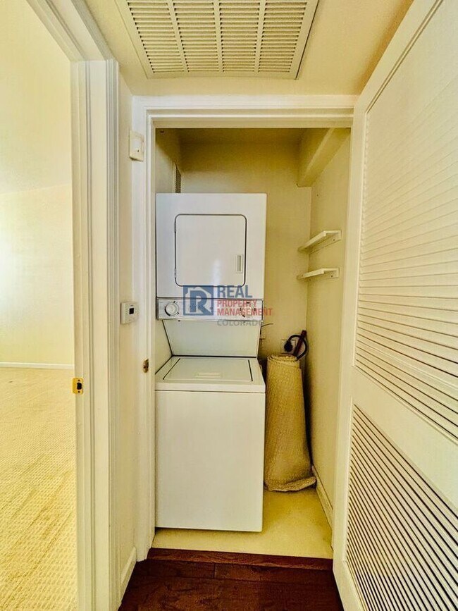 Building Photo - 1166 Opal St