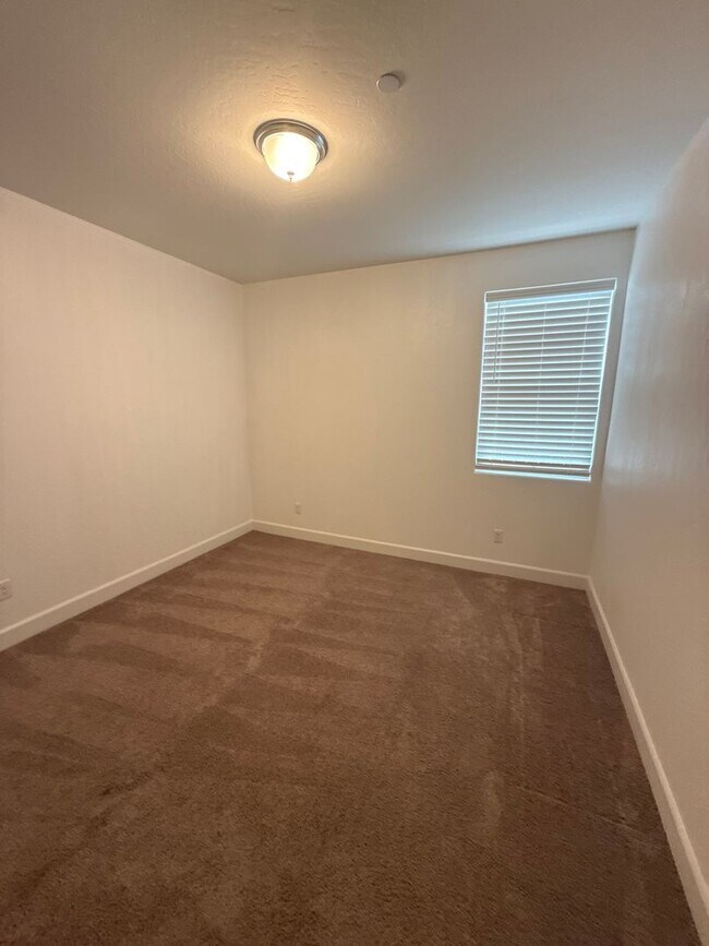 Building Photo - Stunning 4-Bedroom Family Home – Available Now!