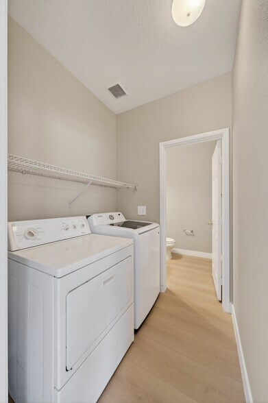 Building Photo - 6321 Blowing Sky St