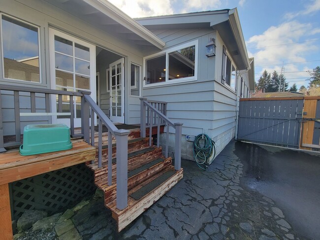 Building Photo - APPLICATIONS PENDING - Out of this world h...