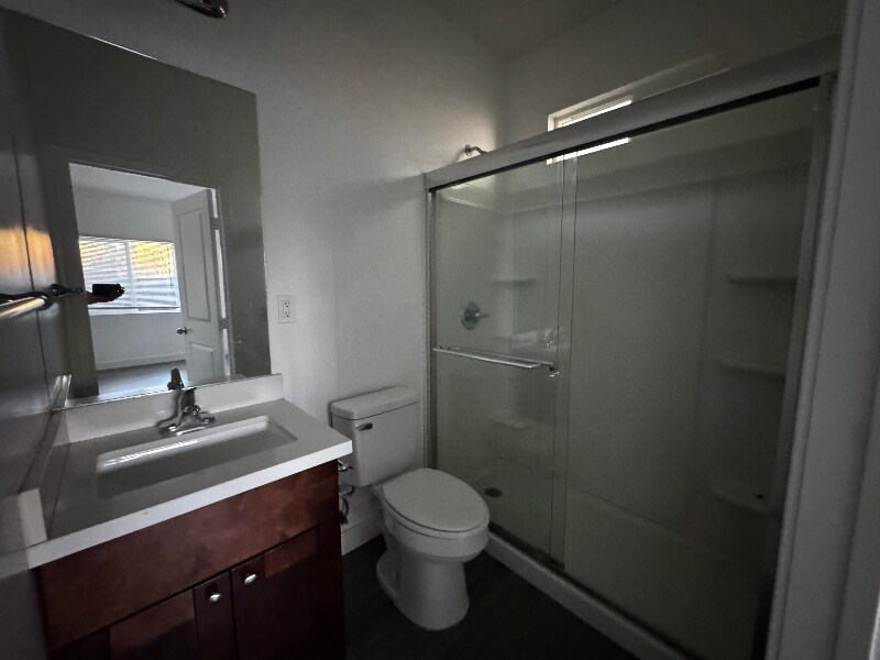 Building Photo - 372 W 9th St