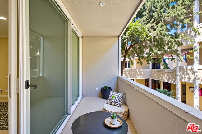 Building Photo - 6505 Green Valley Cir