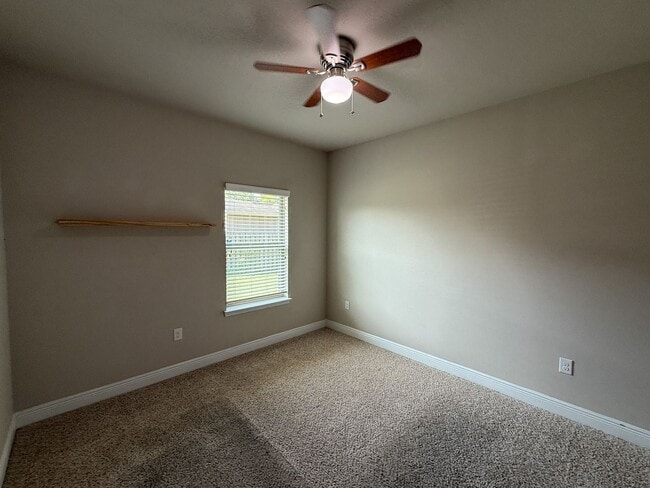 Building Photo - Spacious 4 bedroom 2.5 bath Home for Rent ...