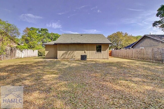 Building Photo - 1384 Forest Lake Dr