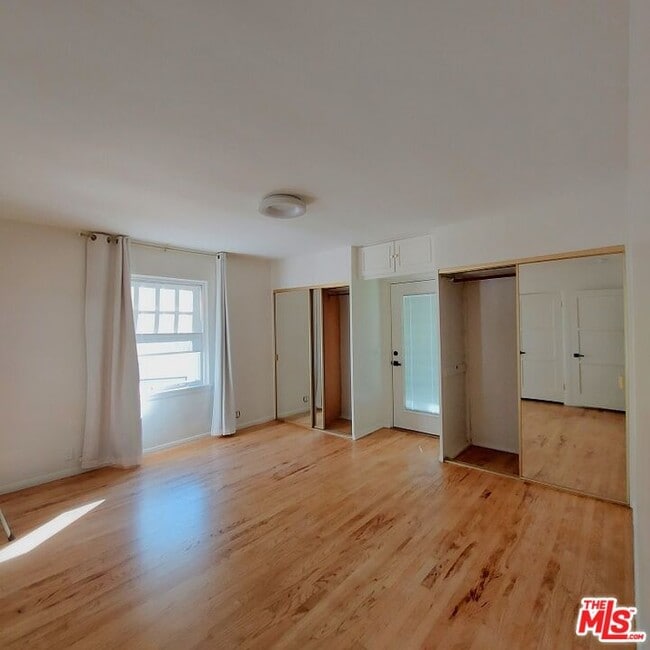 Building Photo - 341 S Rodeo Dr