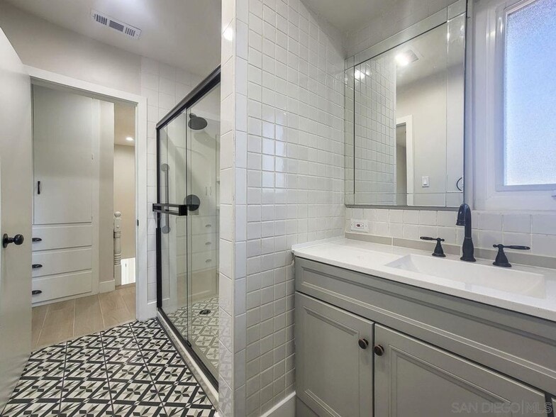 Building Photo - 151 W Hillside St