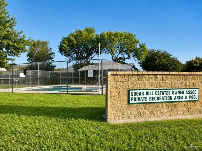 Building Photo - 12 Stonehaven Blvd