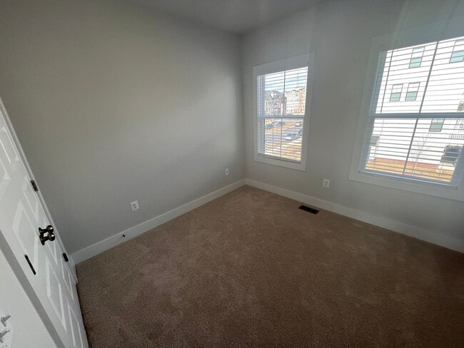 Building Photo - 4005 Munson Woods Walk