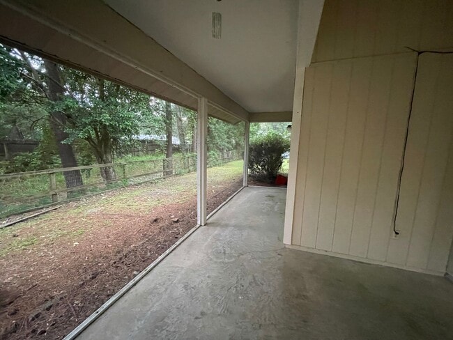 Building Photo - AVAILABLE FALL 2026!!! BEAUTIFUL 3 BEDROOM HOME