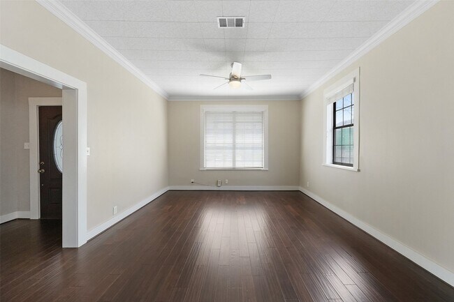 Building Photo - 309 Pecore St