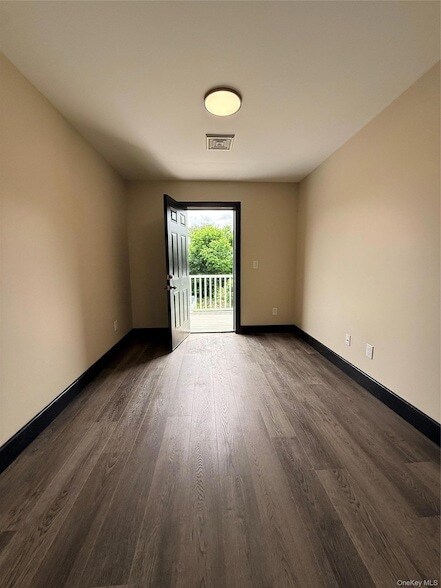 Building Photo - 268 Carpenter Ave
