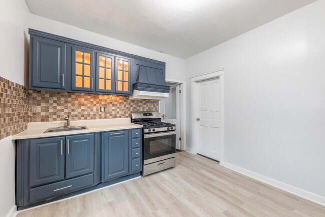 Building Photo - 3000 S Homan Ave