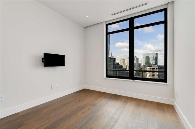 Building Photo - 3376 Peachtree Rd NE