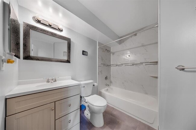 Building Photo - 941 Lyons Rd