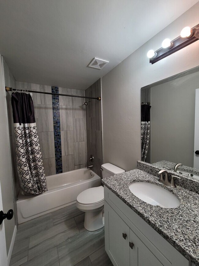 Building Photo - Duplex for rent