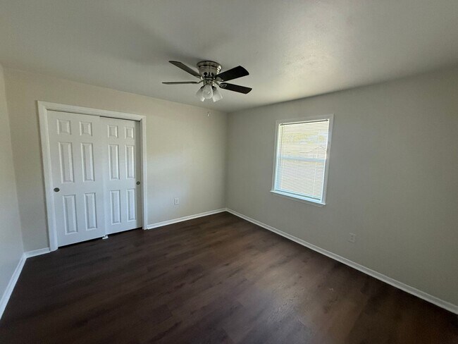 Building Photo - Renovated 3-bedroom house!  Housing accepted!