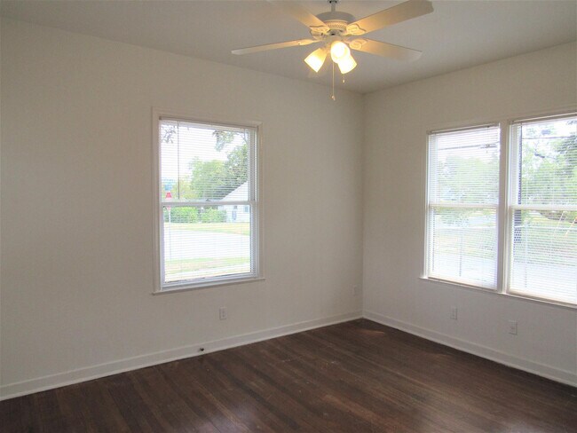 Building Photo - HIGHLAND PARK 3-BEDROOM