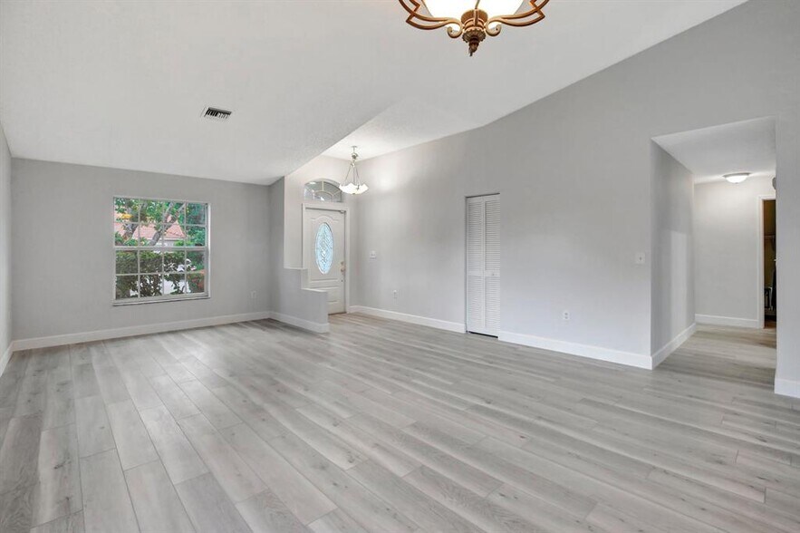 Building Photo - 5200 NW 66th Ave