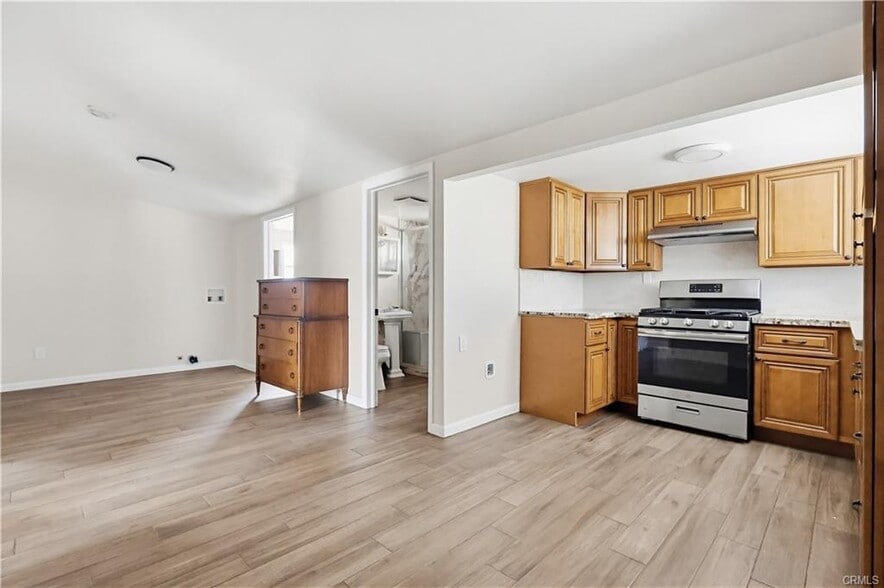 Building Photo - 1033 E 57th St