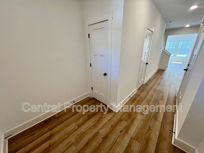 Building Photo - 113 Shager Pl
