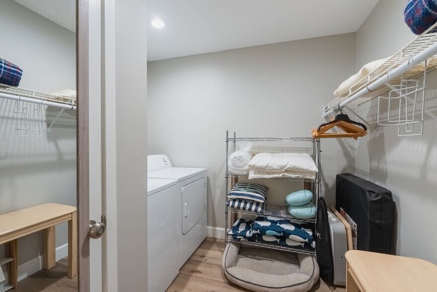 Building Photo - 77 Lighthouse Rd