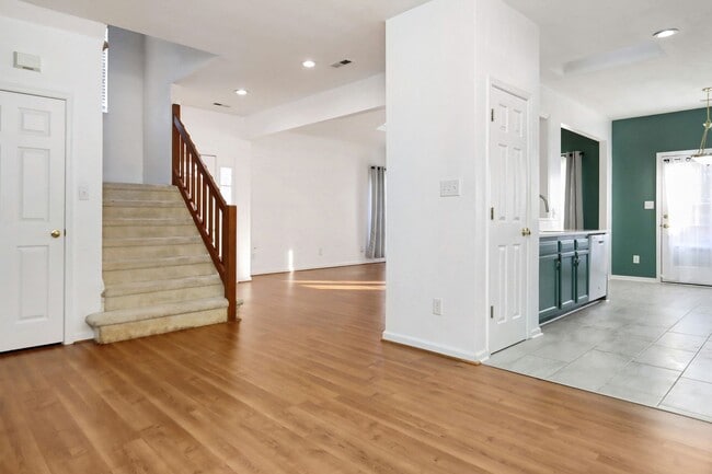 Building Photo - 106 Linden Ct