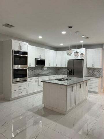 Building Photo - 1305 Lucaya Dr