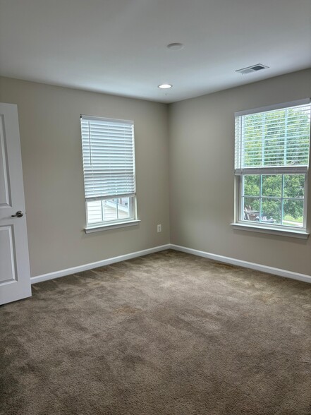 Building Photo - 1023 Anderson Pl SE