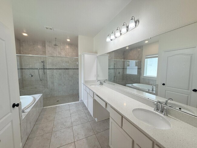 Building Photo - 32 Olivine Ct