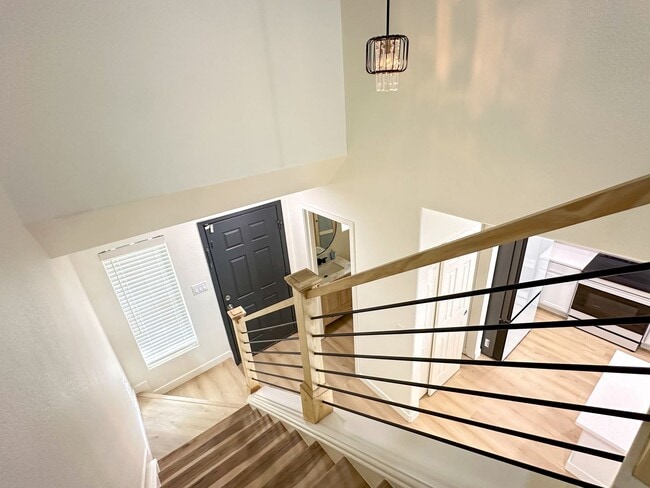 Building Photo - Beautifully Updated Townhome Near DIA