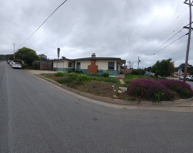 Building Photo - Los Osos Cozy Cottage