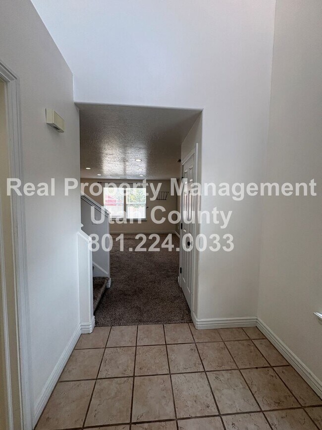 Building Photo - 1354 Dunmore Dr