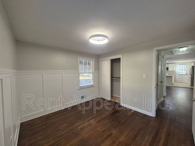 Building Photo - 2264 Capehart Cir NE