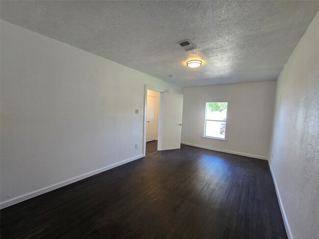 Building Photo - 5543 Ambern Dr