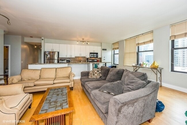 Building Photo - 330 N Jefferson St