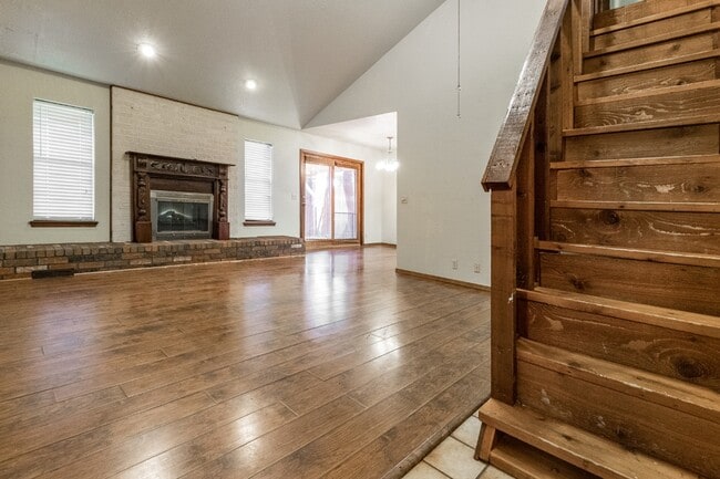 Building Photo - 1251 Kingston Rd