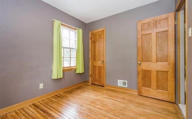 Building Photo - 3 Bedroom/1.5 Bathroom House - Available August 1st, 2025!