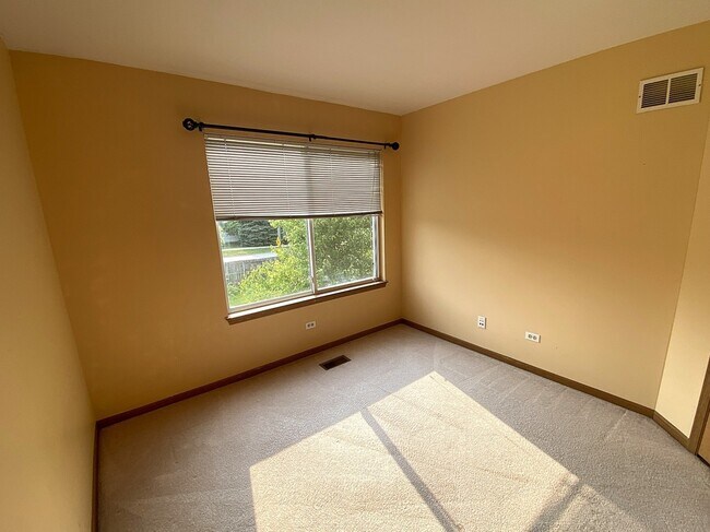 Building Photo - 779 Wildflower Cir