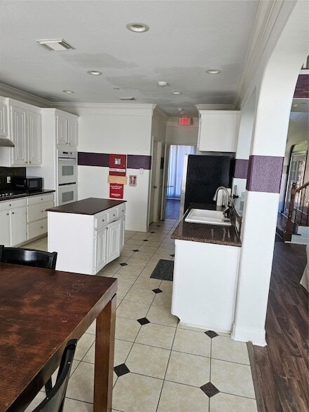 Building Photo - 1211 Lark Ln