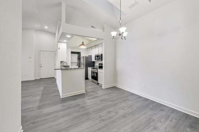 Building Photo - Fully Renovated - Top Floor 2BD/2BA Condo ...