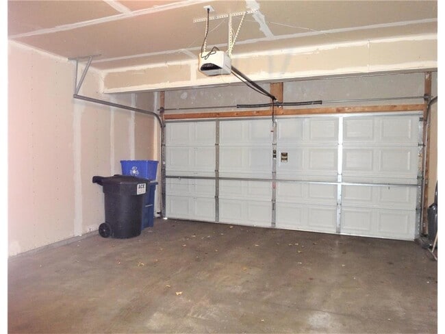 Building Photo - 9204 Holly Ln N