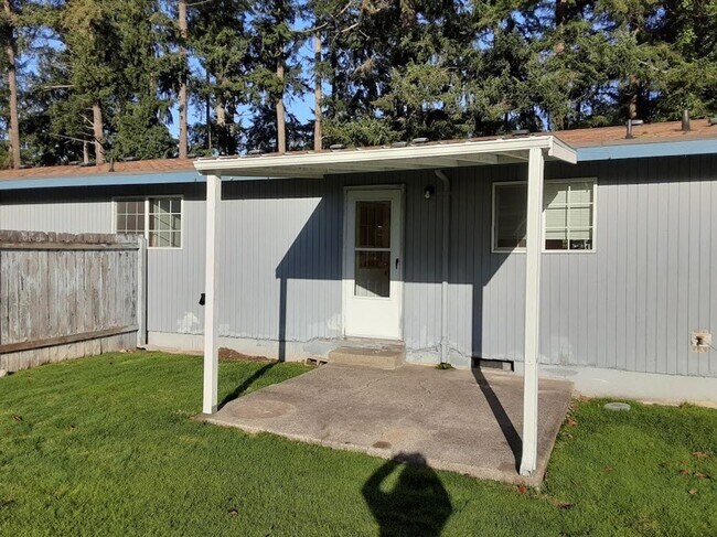 Building Photo - L390-23